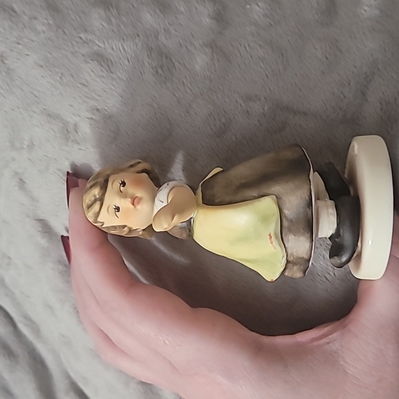 Liesl Spring Waltz Vintage Goebel Hummel 912/B 2006 - Picture 5 of 14